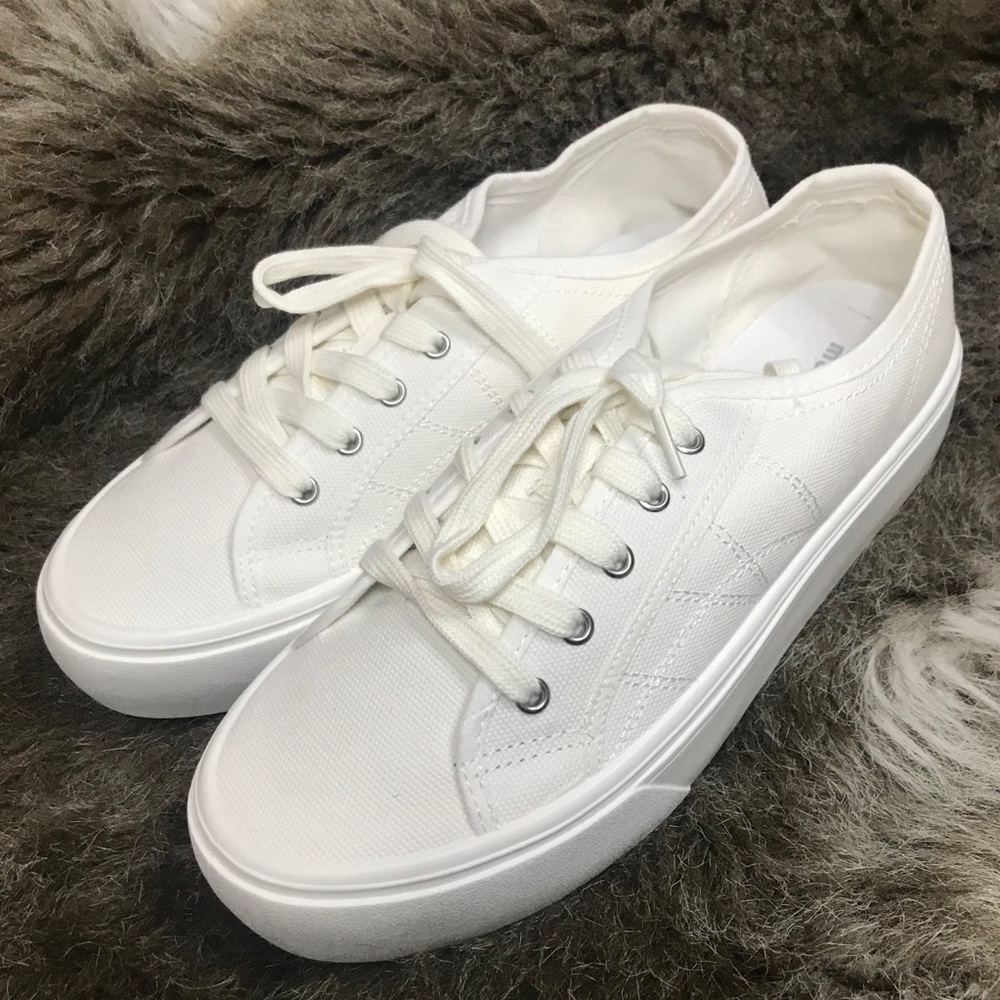 Madden Girl “Ebonie” sneakers
